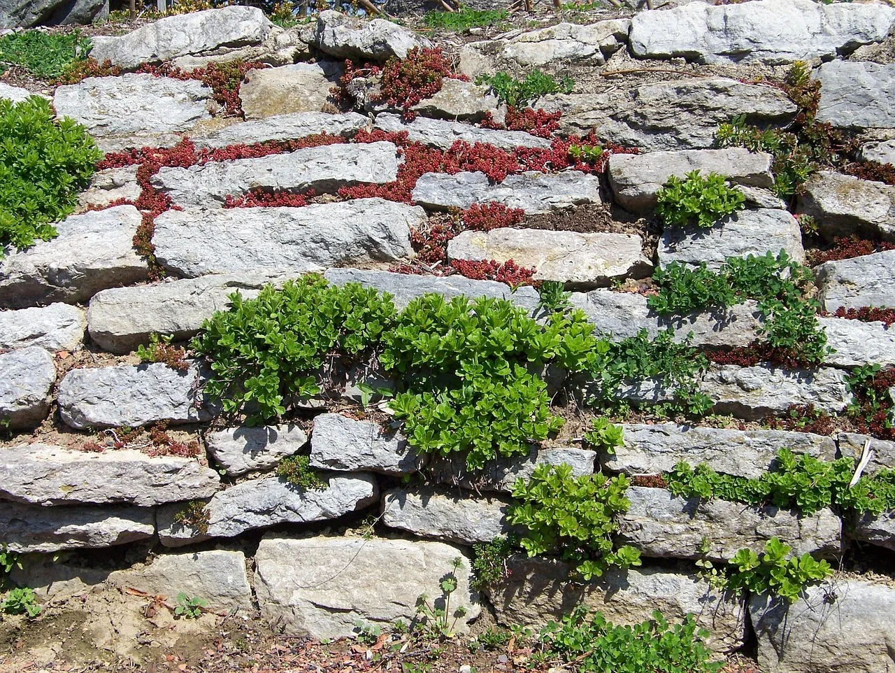 Stone retaining wall in Michigan landscaped yard